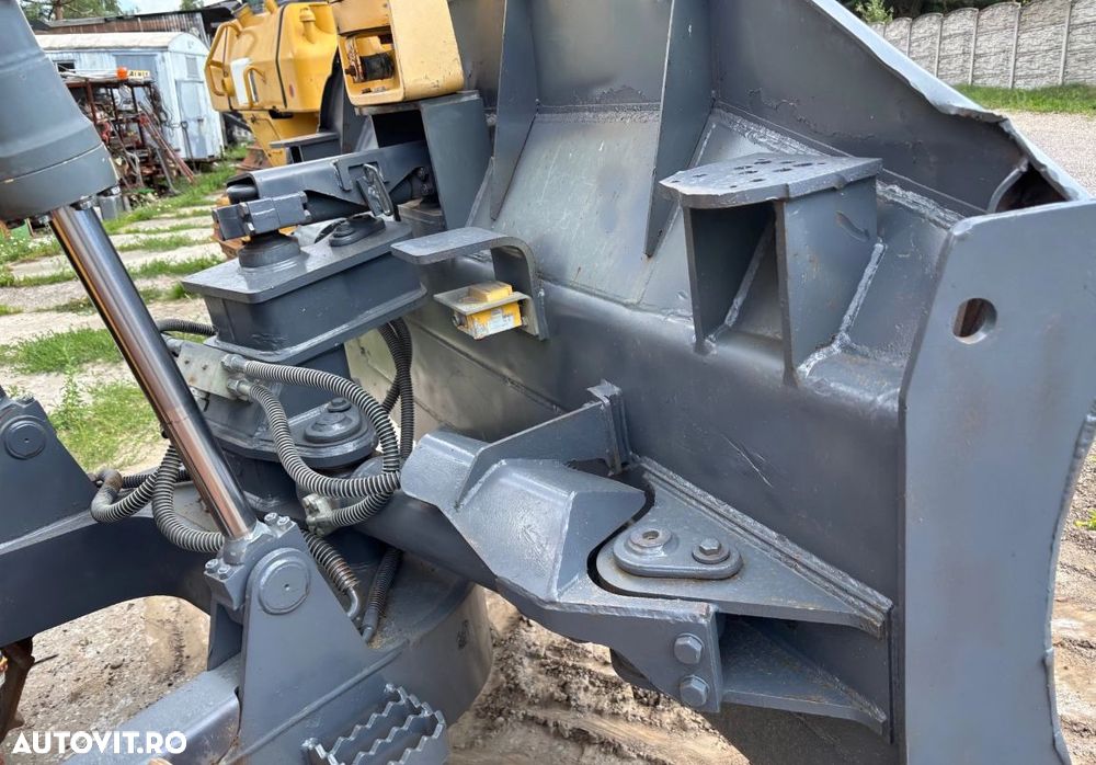 Liebherr 724 XL Buldozer - 10