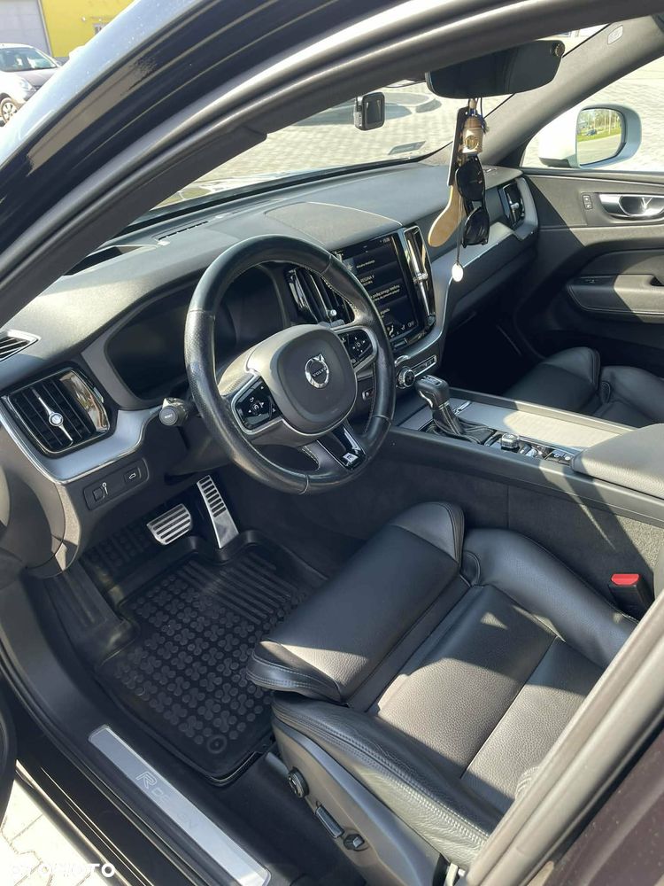 Volvo XC 60 D5 AWD R-Design - 17