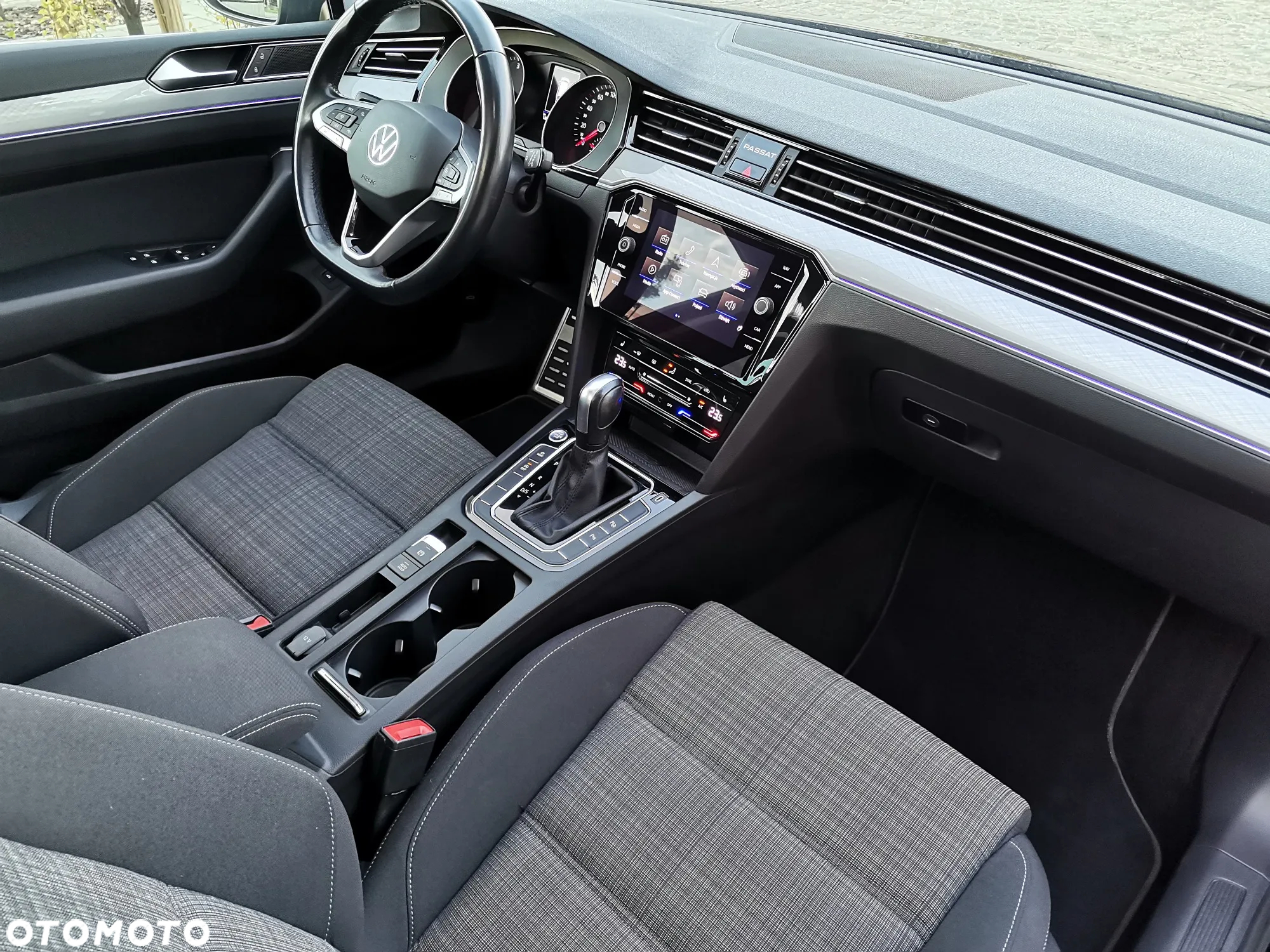 Volkswagen Passat Variant 2.0 TDI SCR DSG Elegance - 17
