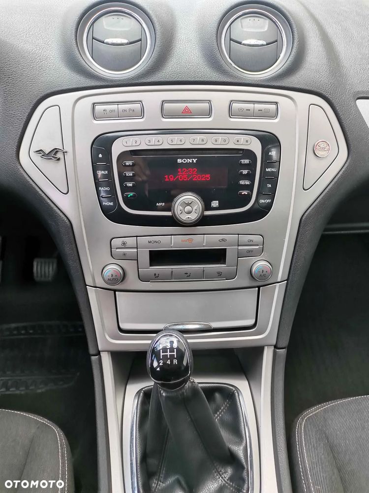 Ford Mondeo 1.6 Ambiente - 19