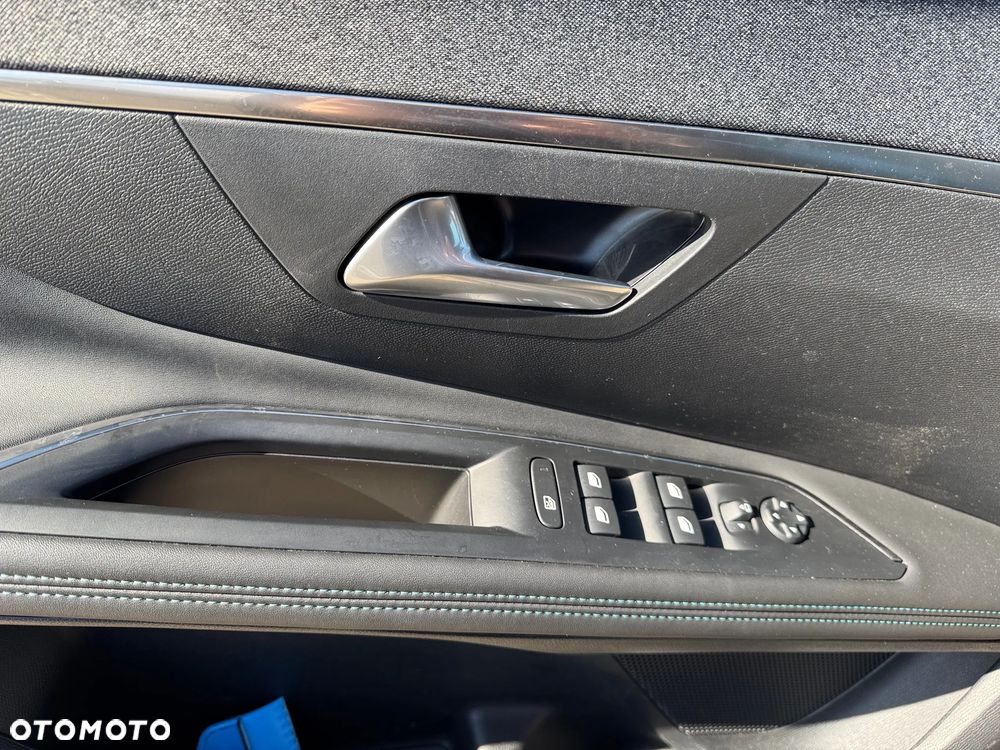 Peugeot 3008 1.2 PureTech Allure S&S EAT8 - 4