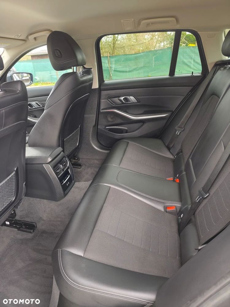 BMW Seria 3 320d Sport Line Shadow sport - 12