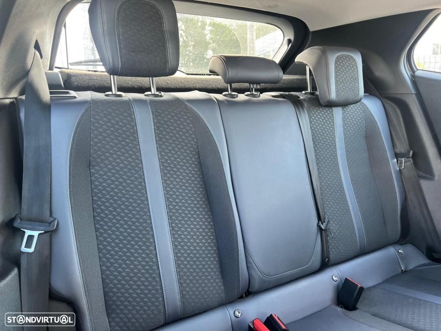 Peugeot 2008 1.2 PureTech Active - 12