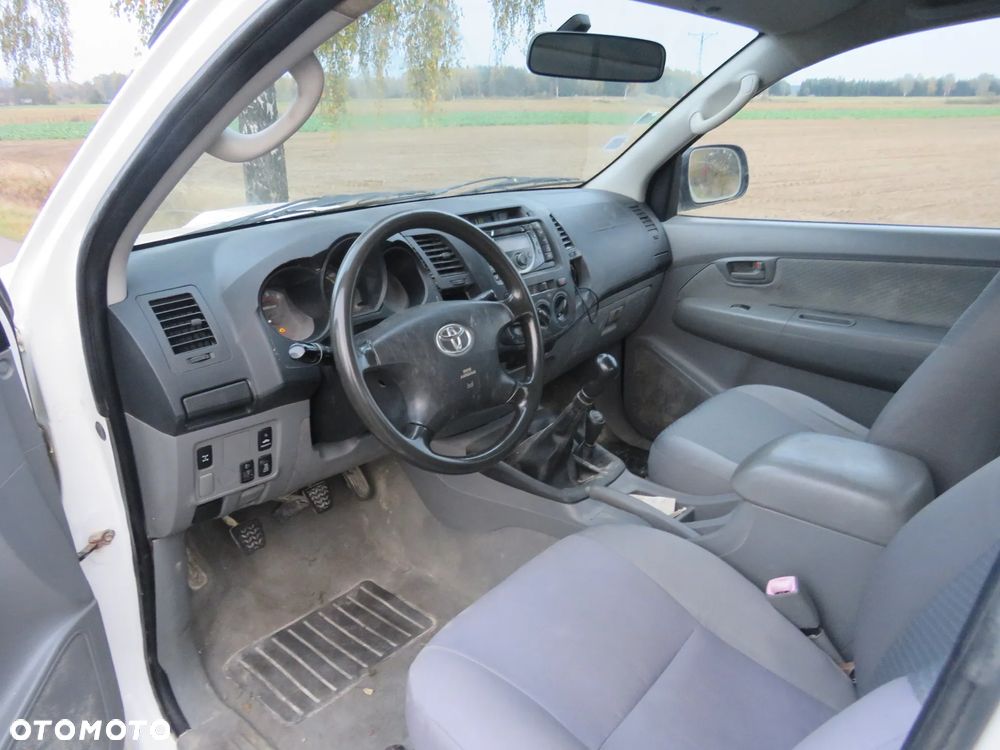 Toyota Hilux D4-D DLX 4x4 - 8