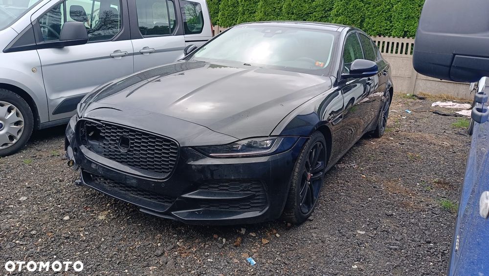 Jaguar XE 2.0 D180 R-Dynamic HSE - 1