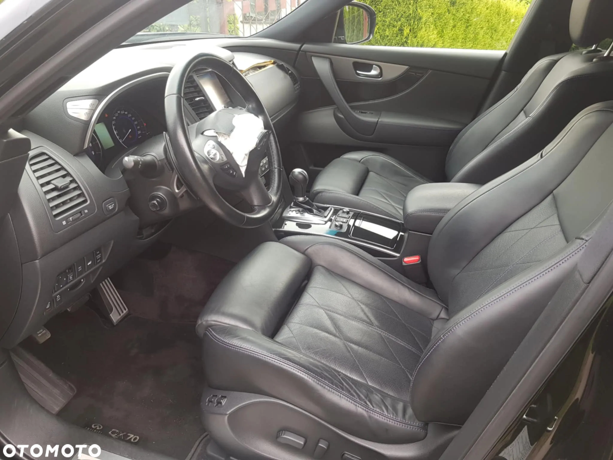 Infiniti QX70 - 19