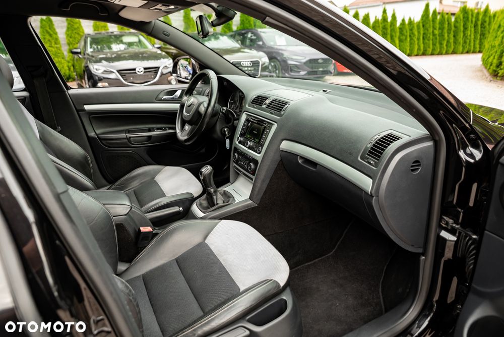 Skoda Octavia 2.0 TSI RS - 24