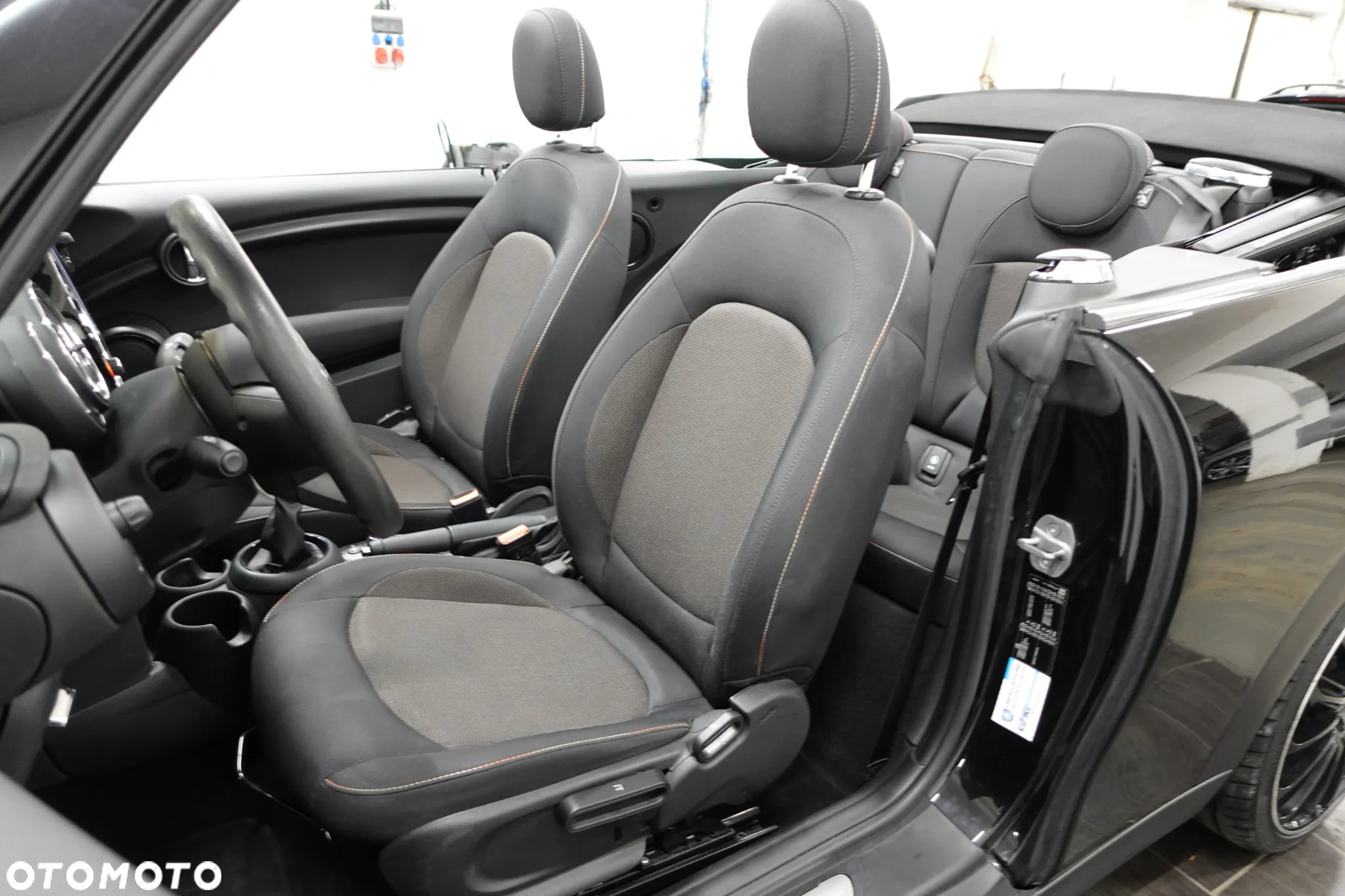 MINI ONE Cabrio - 30