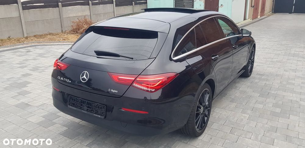Mercedes-Benz CLA 250 e 8G-DCT AMG Line - 10