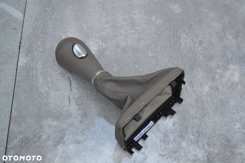 AUDI A4 B8 A5 GAŁKA ZMIANY BIEGÓW AUTOMAT MIESZEK SKÓRA SZARA KPL ORYGINAŁ 8K1713139A - 1