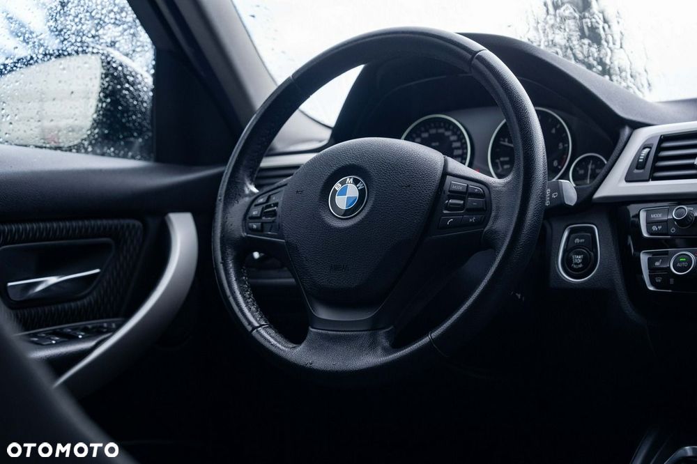 BMW Seria 3 320d xDrive - 17