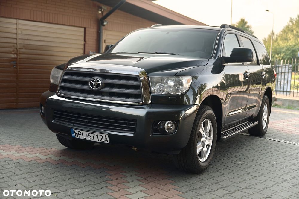 Toyota Sequoia - 8