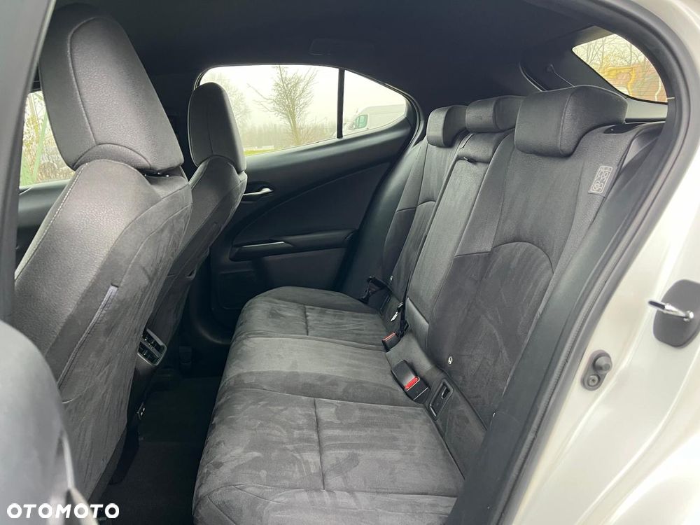 Lexus UX 250h Elegance 2WD - 24