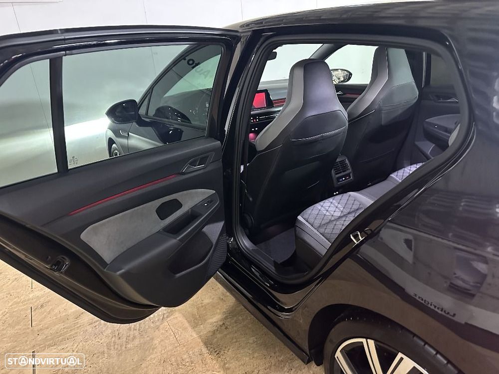 VW Golf 1.5 eTSI R-Line DSG - 13