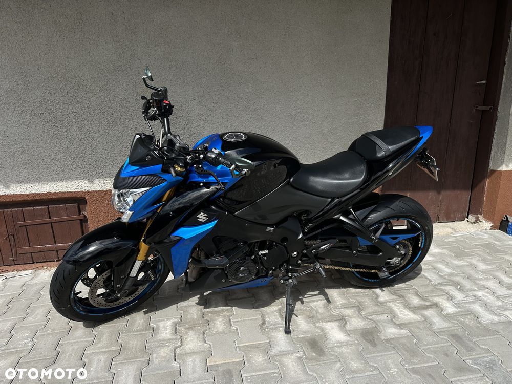 Suzuki GSX - 28