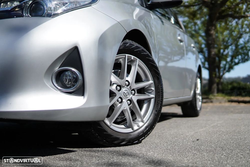 Toyota Auris 1.4 D-4D Exclusive+P.Sport - 7