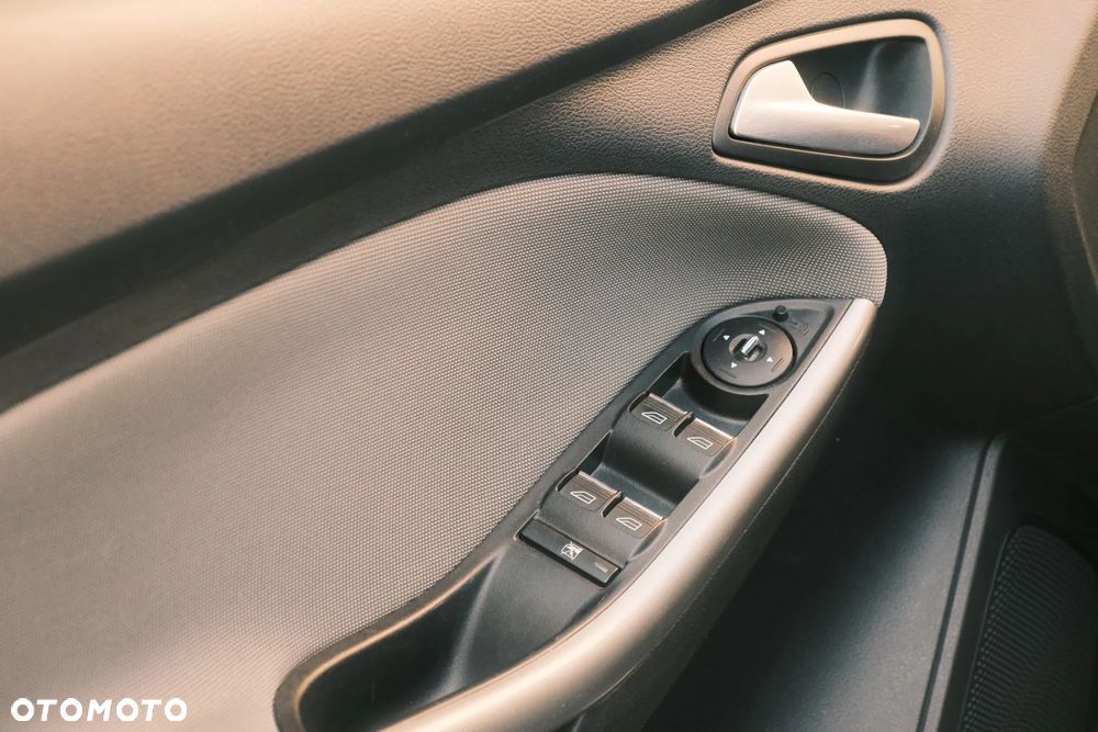 Ford Focus 1.6 EcoBoost Trend - 17