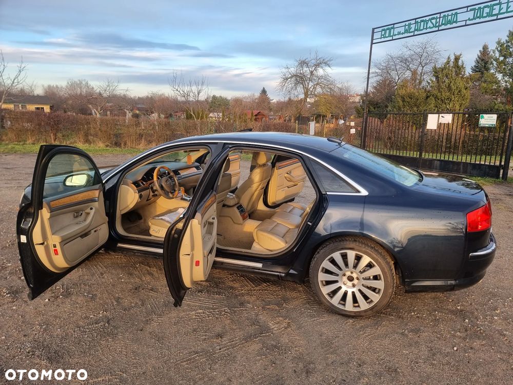 Audi A8 4.2 L Quattro - 16