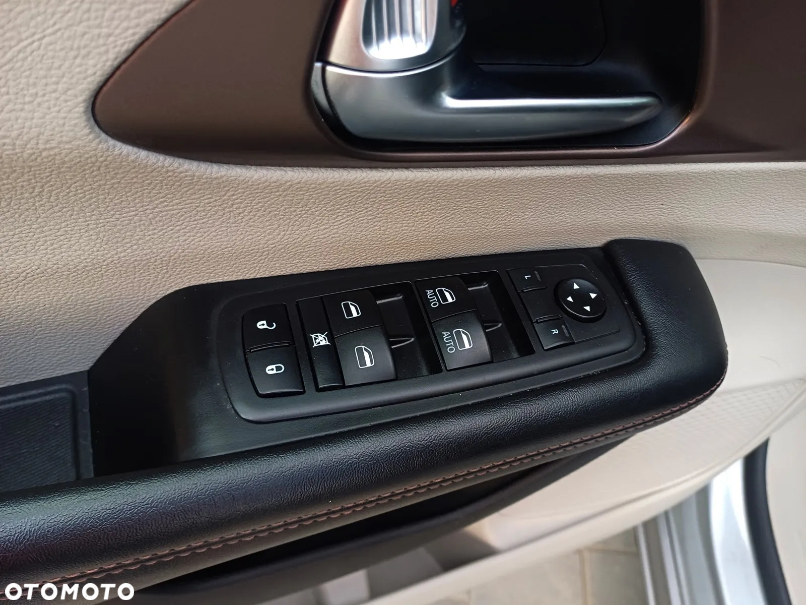 Chrysler Pacifica - 24