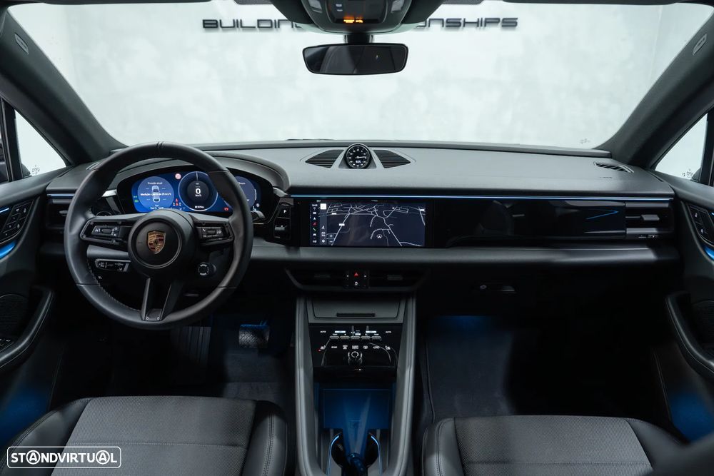 Porsche Macan Electric 4 - 18