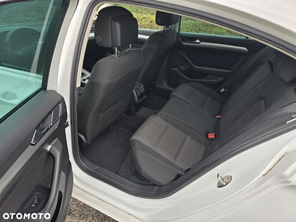 Volkswagen Passat 2.0 TDI (BlueMotion Technology) Comfortline - 14