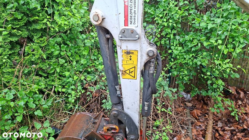 Bobcat E20 - 27