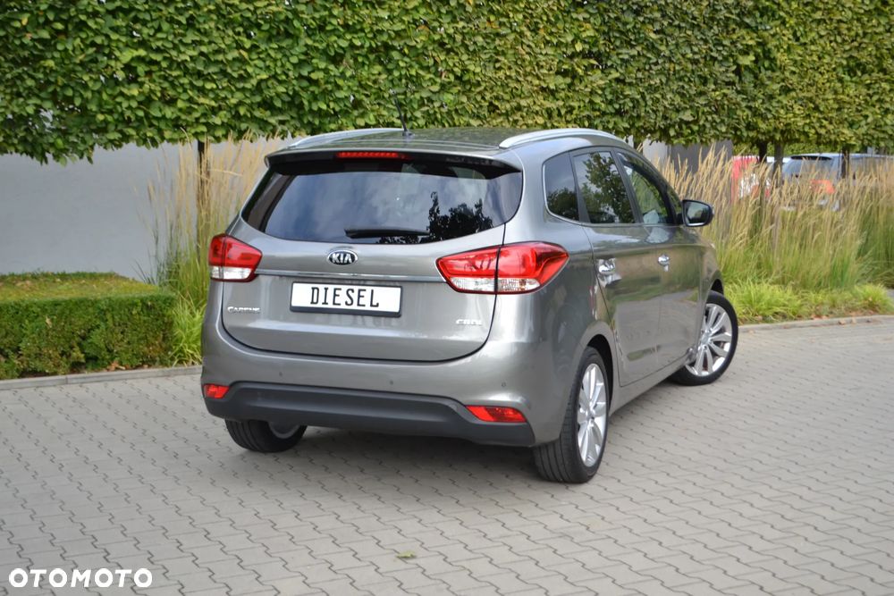 Kia Carens - 4