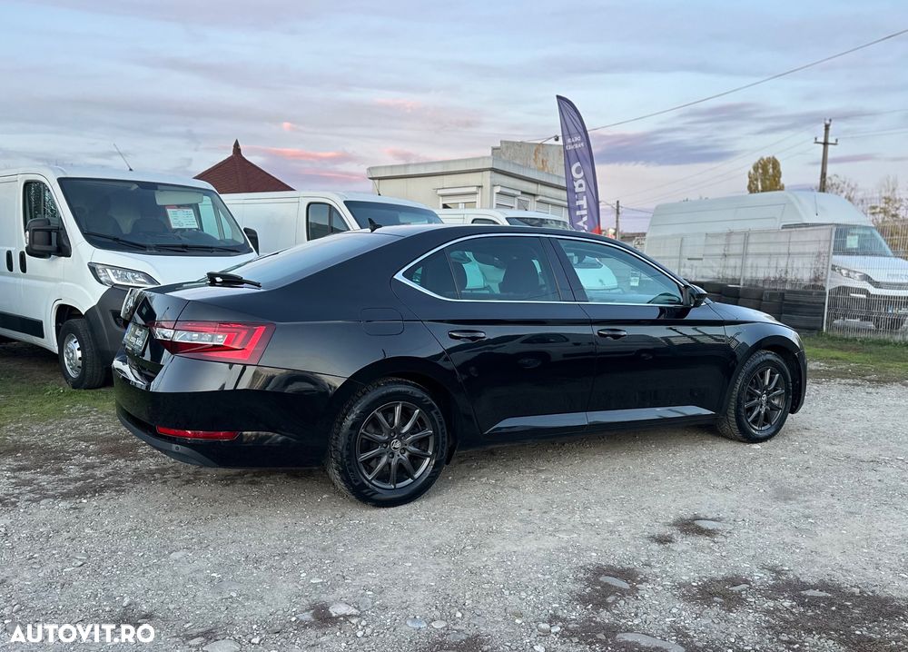 Skoda Superb 2.0 TDI DSG Premium Edition - 2