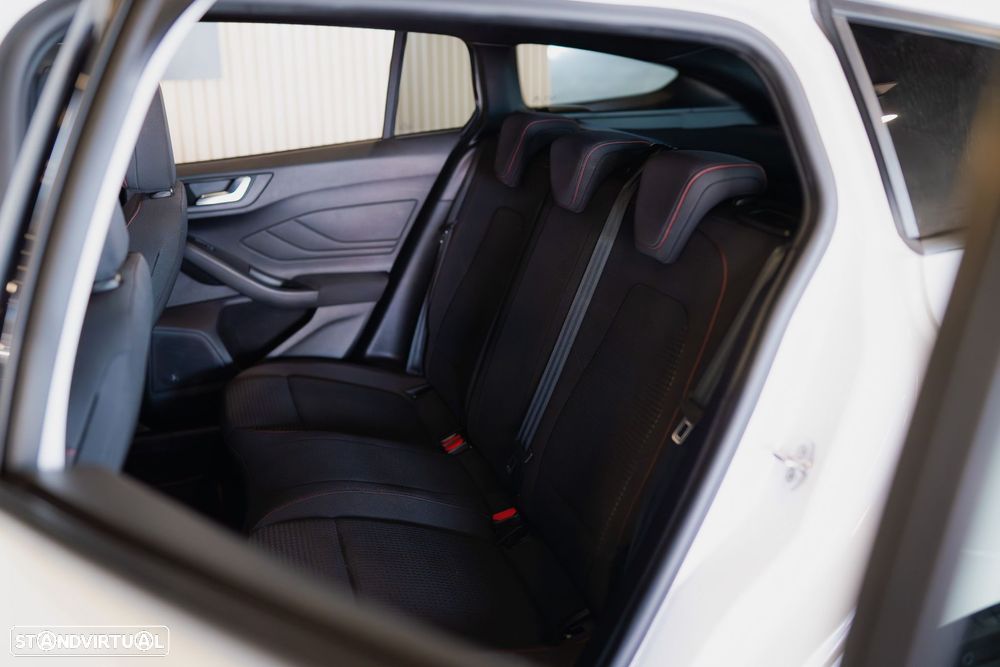 Ford Focus 1.0 EcoBoost ST-Line - 23