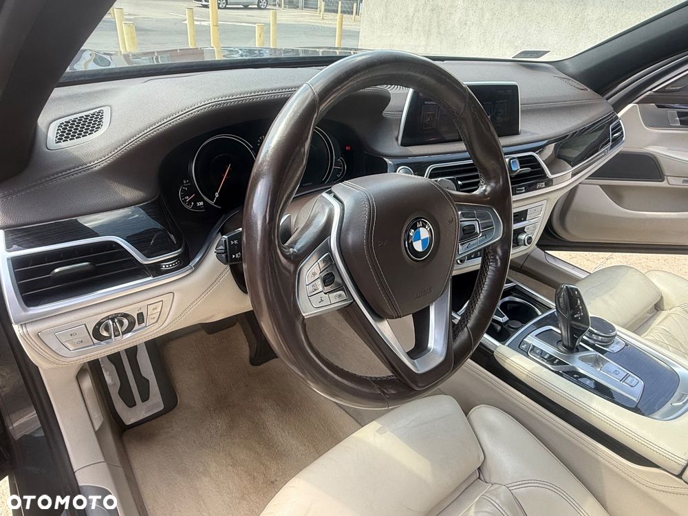 BMW Seria 7 730d xDrive - 24
