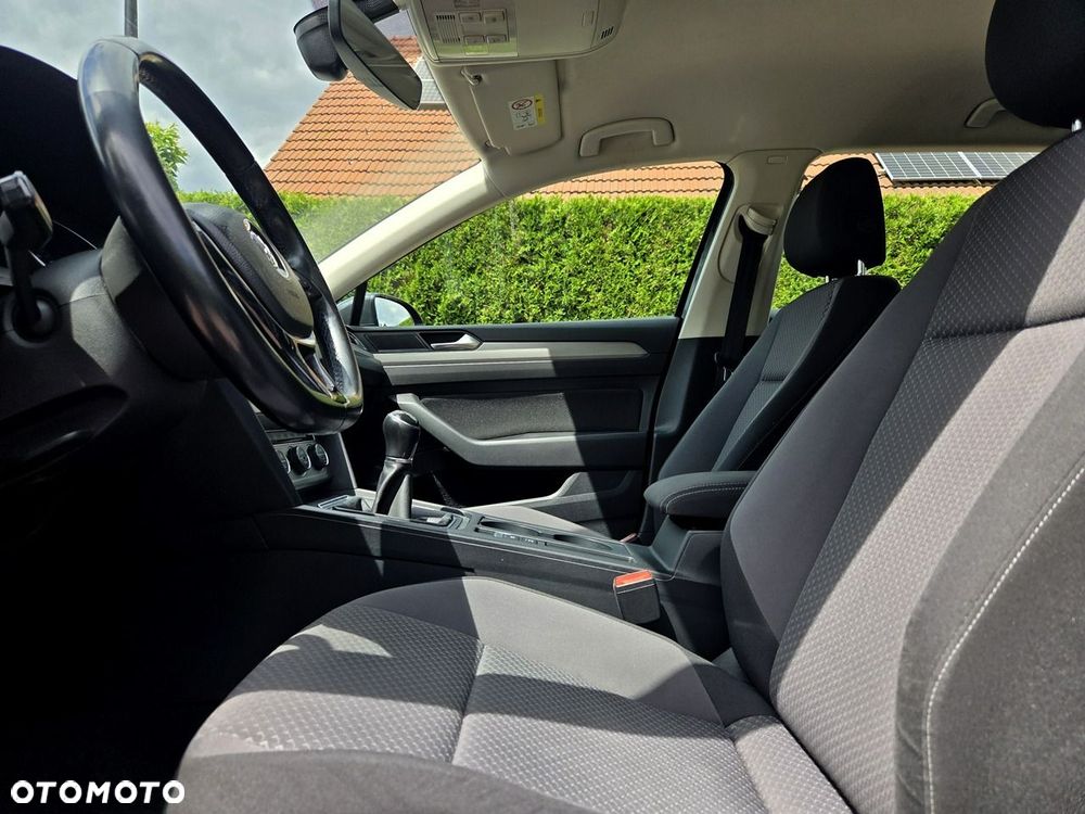 Volkswagen Passat Variant 2.0 TDI SCR Trendline - 8