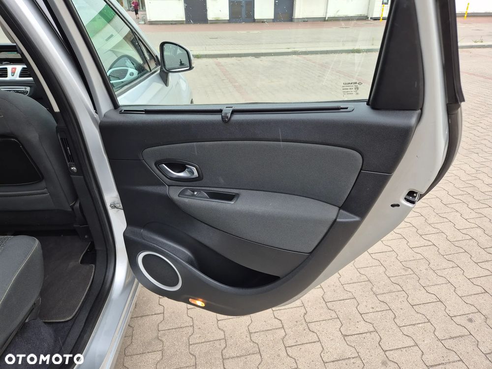 Renault Scenic 1.9 dCi Privilege - 11