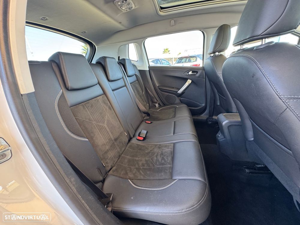 Peugeot 2008 1.2 PureTech Allure - 24