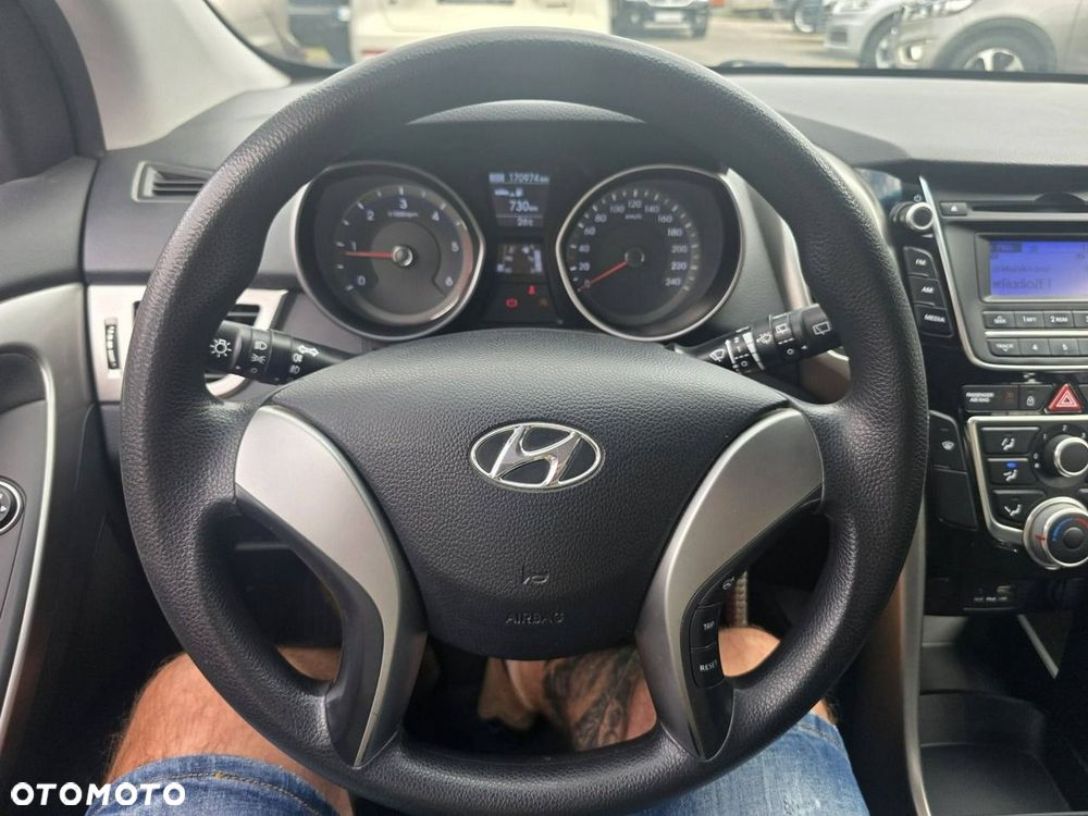 Hyundai i30 1.6 D Classic + - 9
