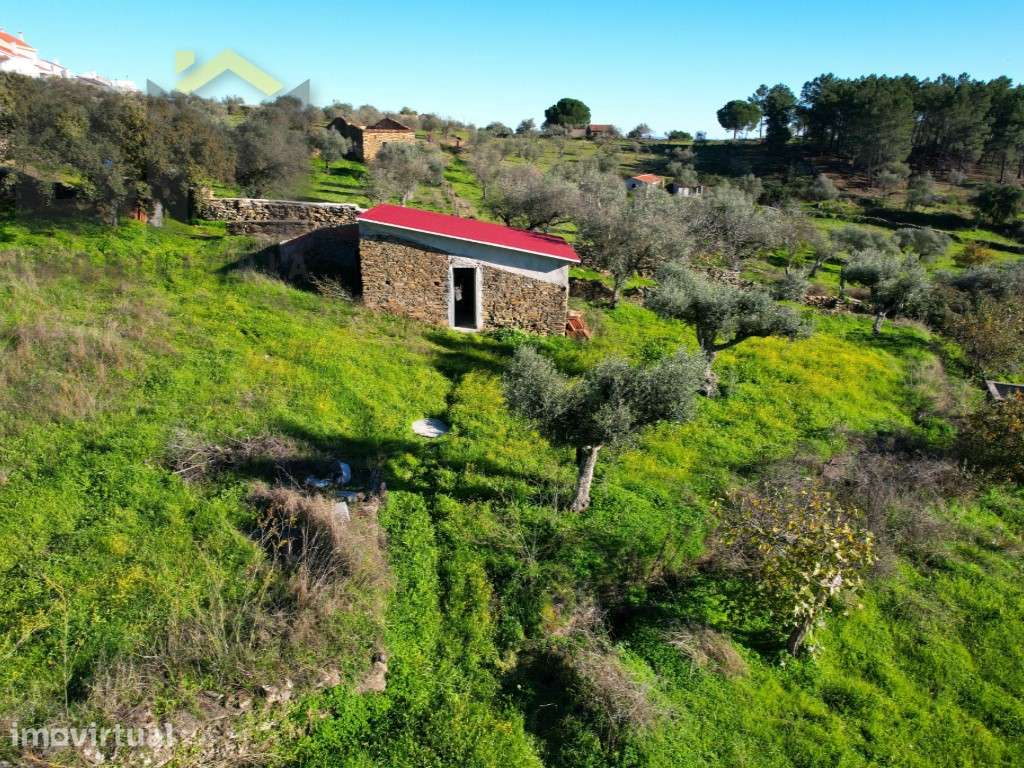Quintinha com 6800m2 e construção rural - Grande imagem: 4/30