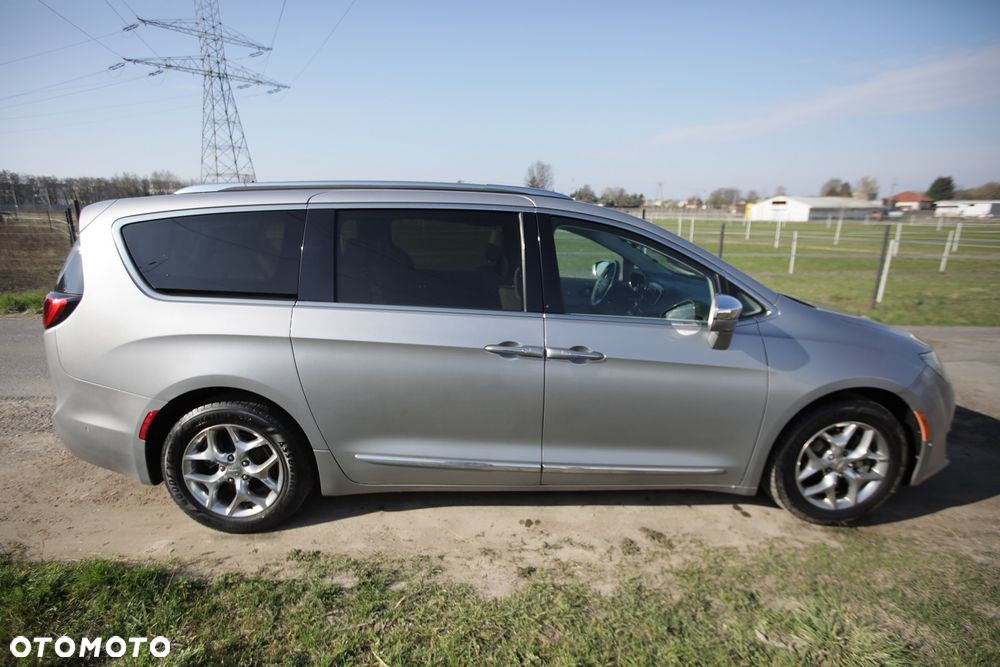 Chrysler Pacifica - 9