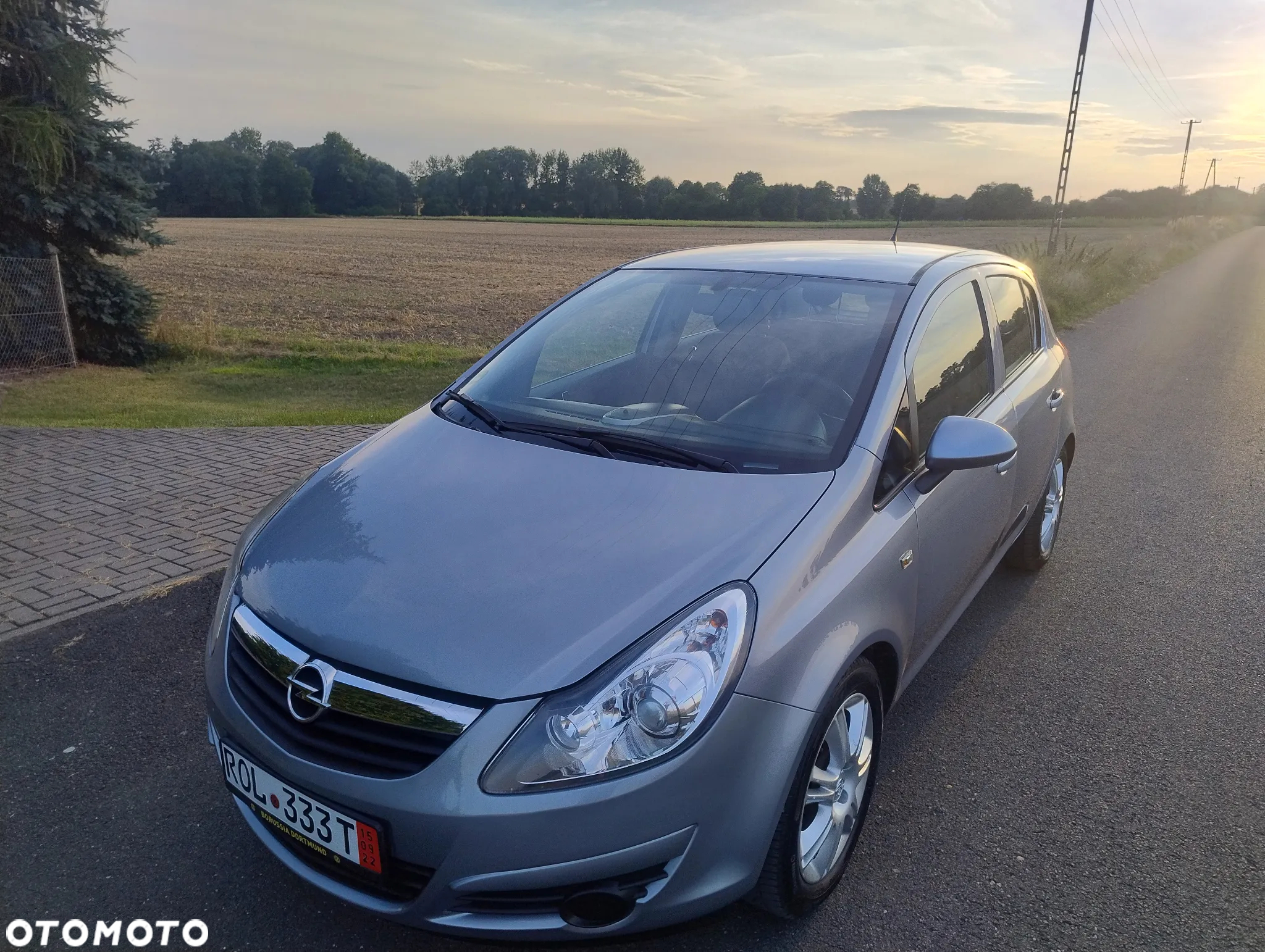 Opel Corsa 1.2 16V Cosmo - 2