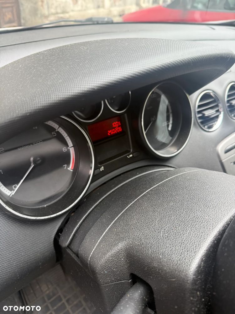 Peugeot 308 - 8