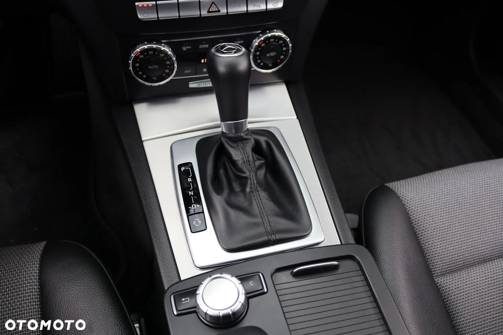 Mercedes-Benz Klasa C 180 BlueEFFICIENCY 7G-TRONIC Avantgarde - 32