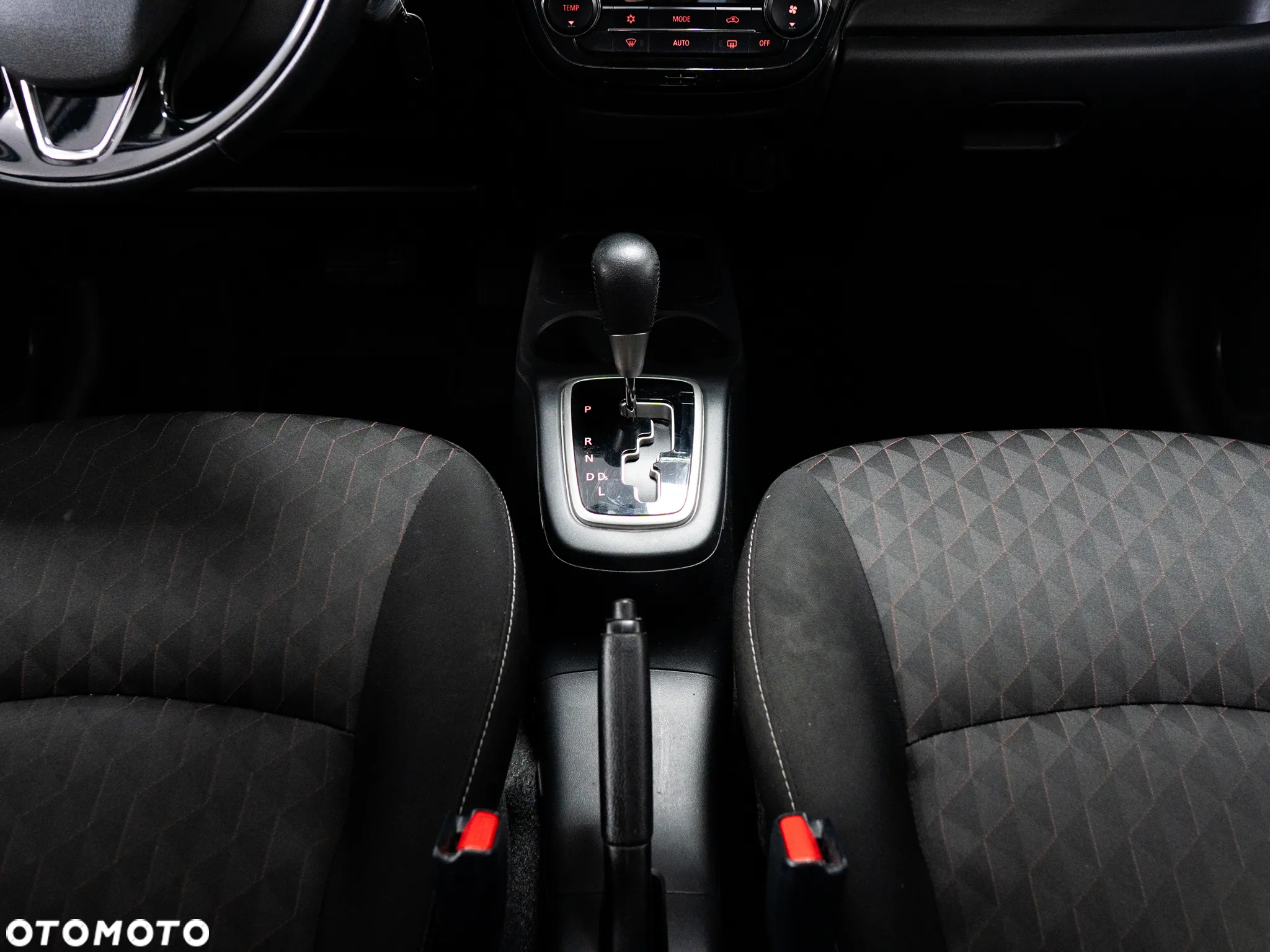 Mitsubishi Space Star 1.2 Intense CVT - 35