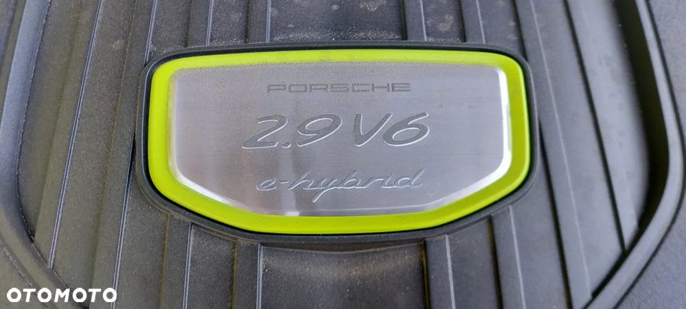 Porsche Panamera 4 E-Hybrid - 24