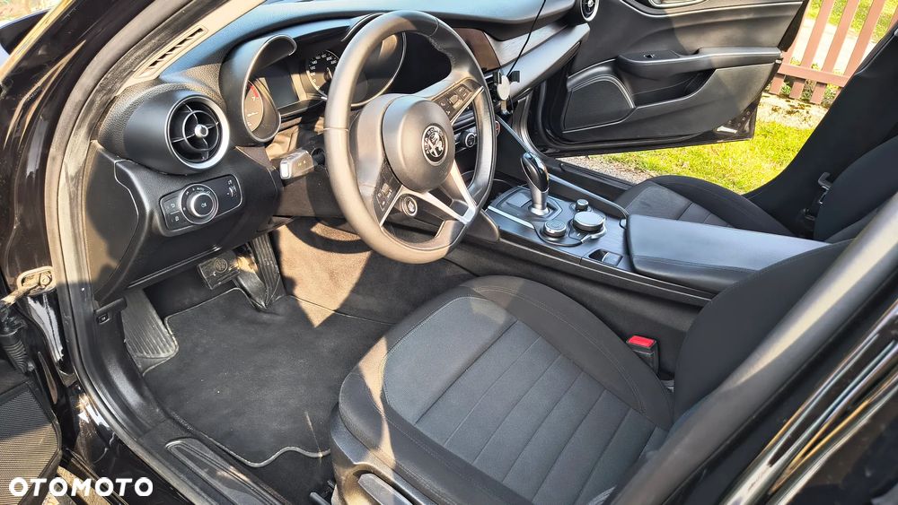 Alfa Romeo Giulia 2.0 Turbo - 9