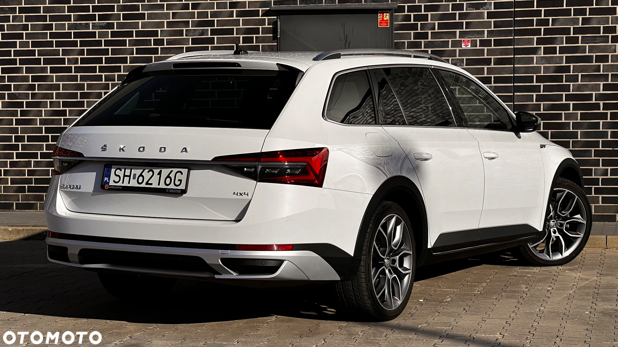 Skoda Superb Combi 2.0 TDI 4x4 DSG Scout - 16
