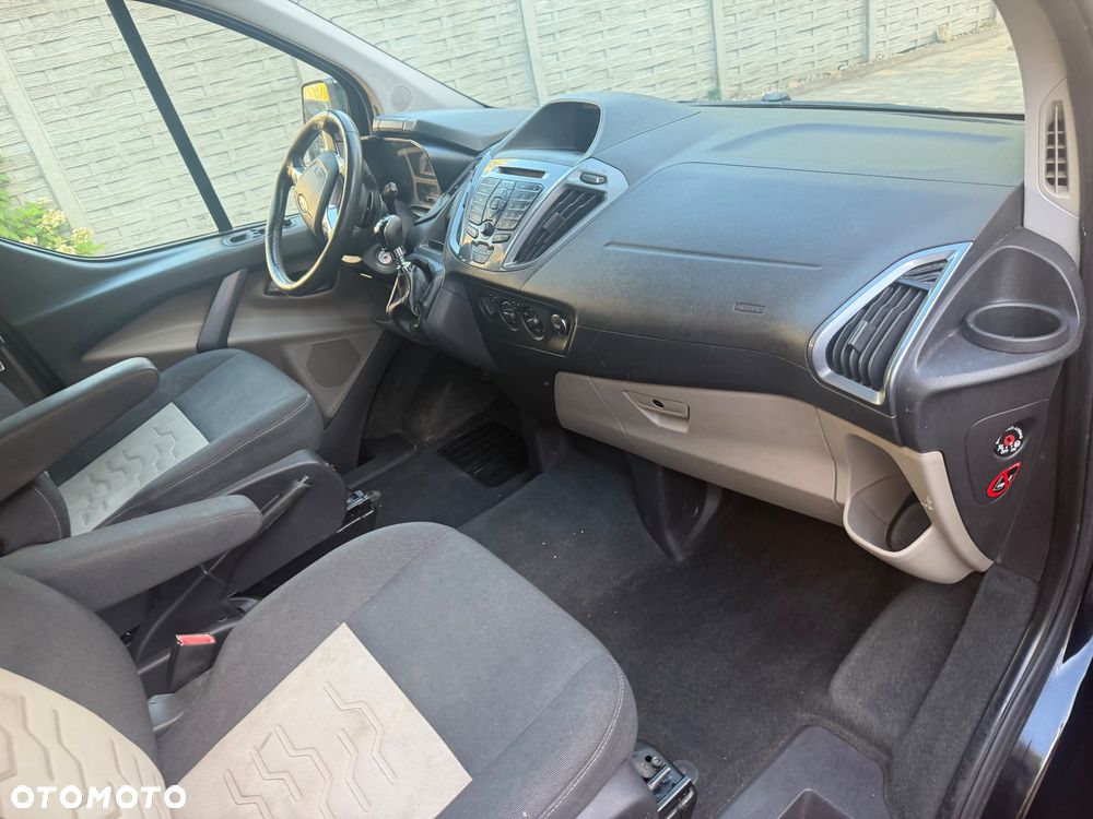 Ford Tourneo Custom - 8
