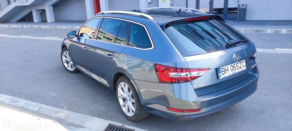 Skoda Superb Combi 2.0 TDI DSG Ambition - 2