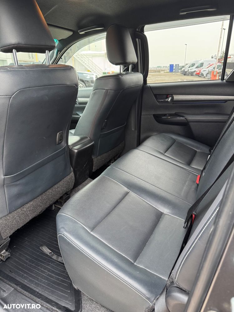 Toyota Hilux 2.8D 204CP 4x4 Double Cab AT Invincible - 9