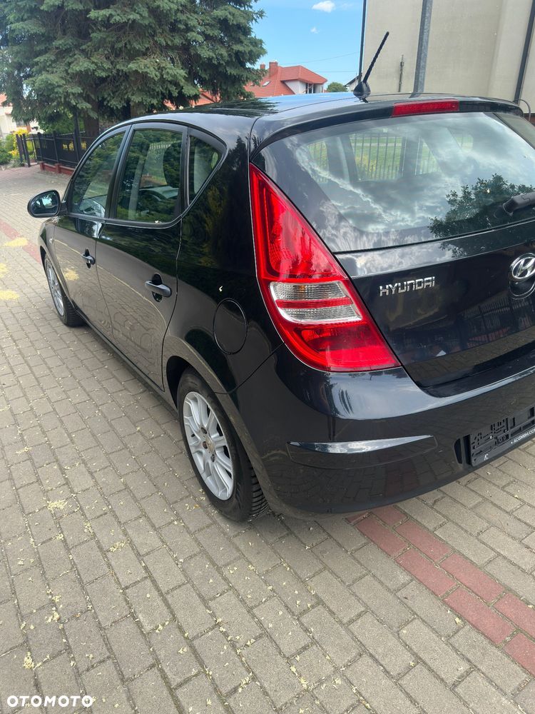 Hyundai i30 1.4 Base + - 7
