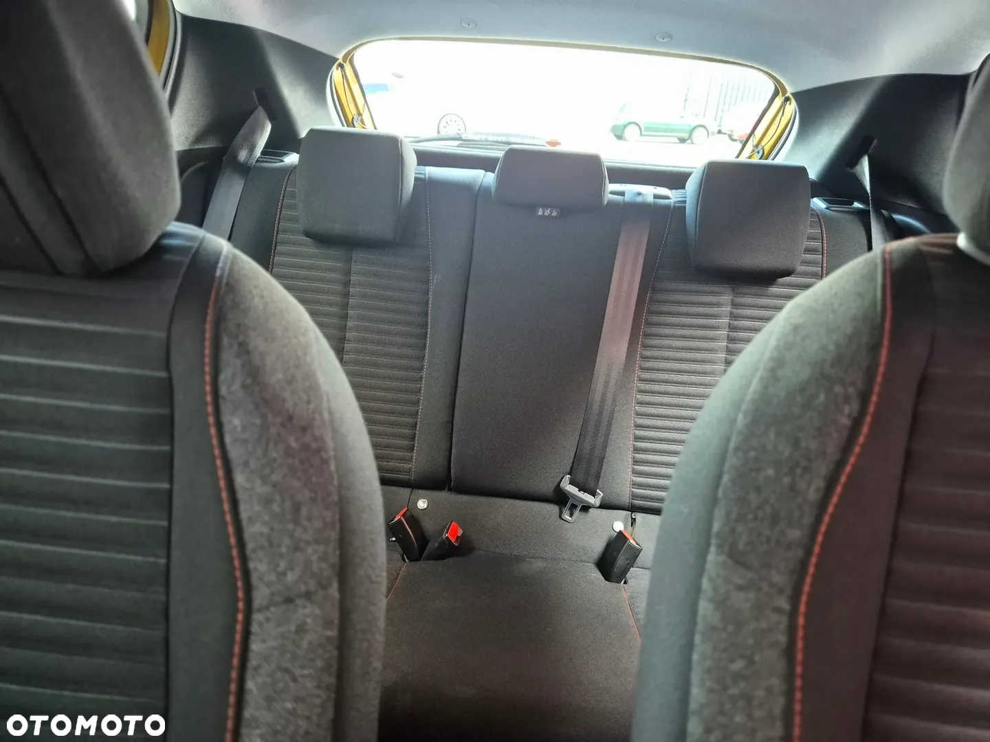 Peugeot 208 - 18
