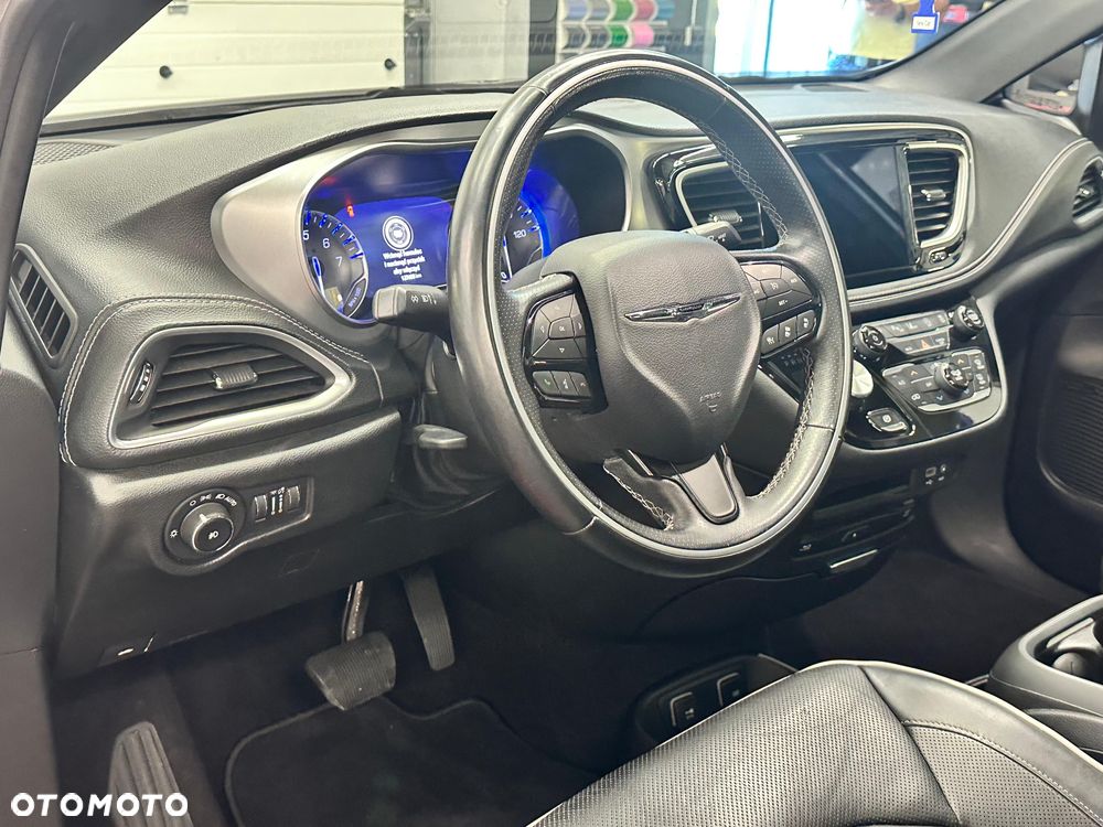 Chrysler Pacifica - 27