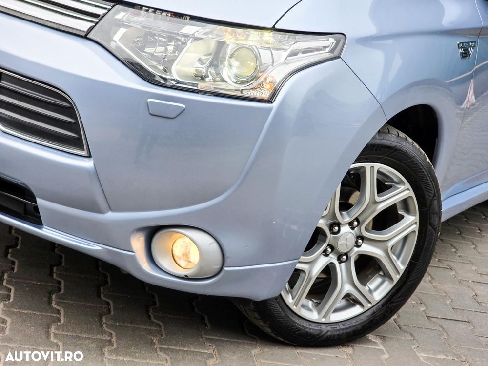 Mitsubishi Outlander 2.0 4WD Plus - 17